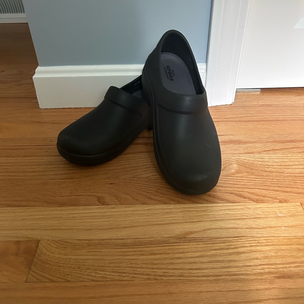 CROCS women’s non-slip clogs